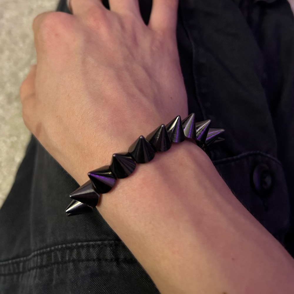 spike bracelets - Picture 3 of 3